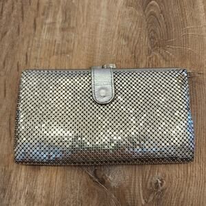 Vintage Whiting and Davis Co. Bags Silver Mesh Kiss Lock Snap Clutch Wallet USA